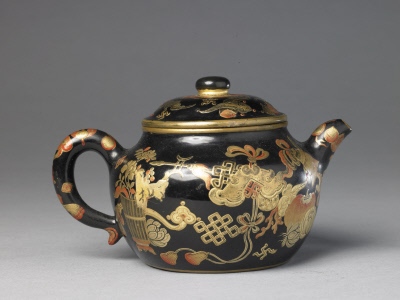 图片[1]-Yixing kiln with purple sand body and black paint painted with gold “auspicious and abundant” pattern holds the pot-China Archive